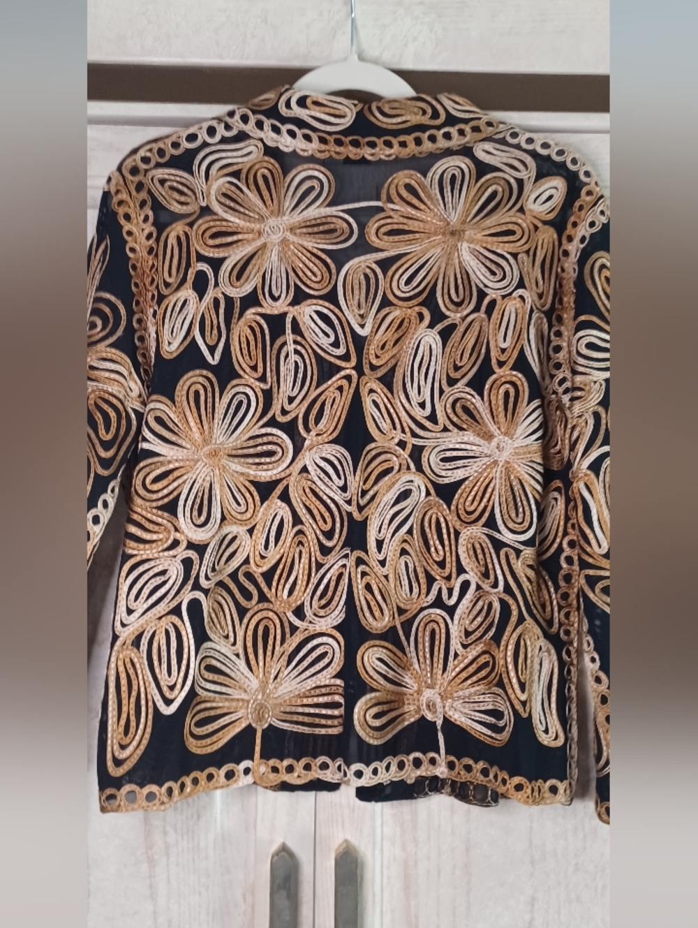 Beautiful And Unique Ribbon Embroidered (?) Jacket - Picture 6 of 7